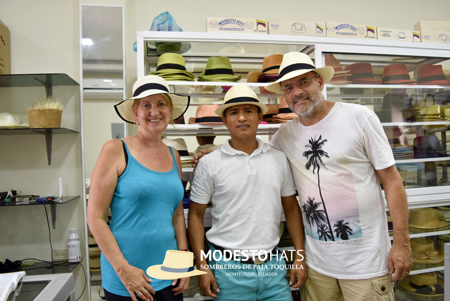 canadian tourist buy panama hat