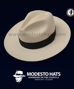 Montecristi Classic Panama Hat Superfine Natural Grade 30
